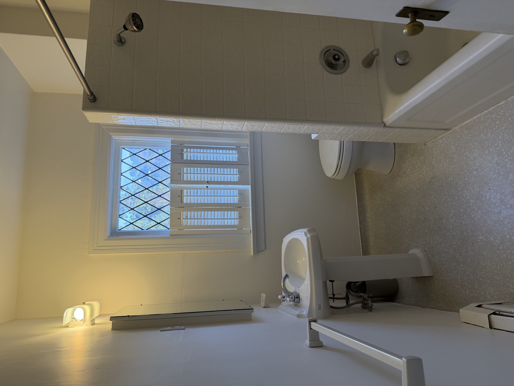 Second bathroom with tub/shower